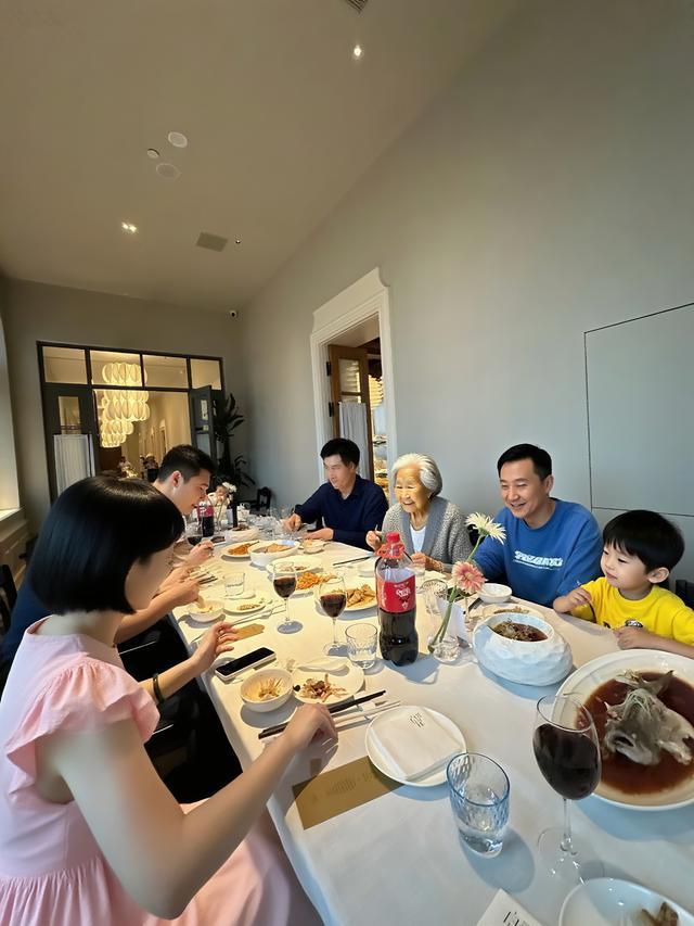 桌省空间圆桌好夹菜究竟怎么选？不朽情缘首页选餐桌的纠结：长(图2)