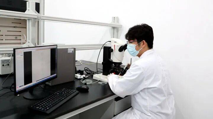 桌——中山大学海洋科学学院创新守护“蓝色粮仓”|新华智见mg不朽情缘游戏平台把实验室搬到“塘头”让成果“游”上餐(图4) 桌——中山大学海洋科学学院创新守护“蓝色粮仓”|新华智见mg不朽情缘游戏平台把实验室搬到“塘头”让成果“游”上餐(图4)